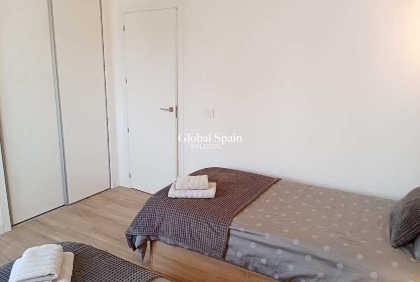 Wederverkoop - APPARTEMENT -
TORREVIEJA - Punta Prima