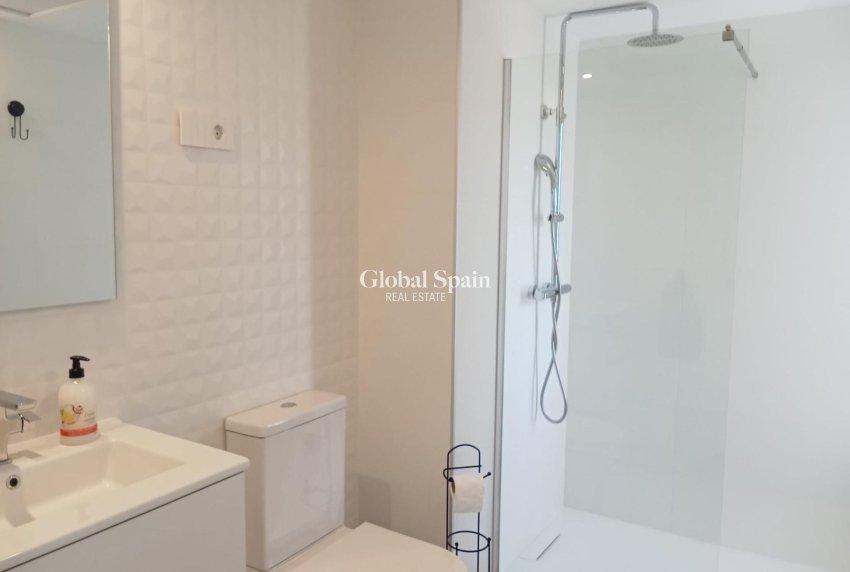 Wederverkoop - APPARTEMENT -
TORREVIEJA - Punta Prima