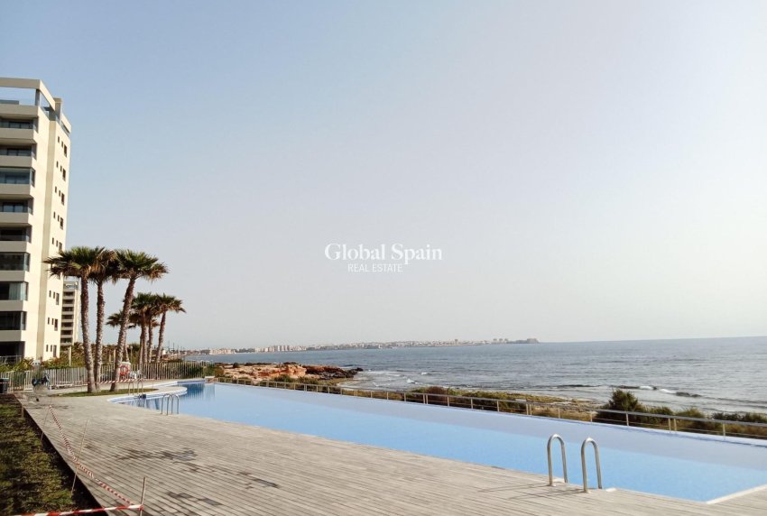 Wederverkoop - APPARTEMENT -
TORREVIEJA - Punta Prima