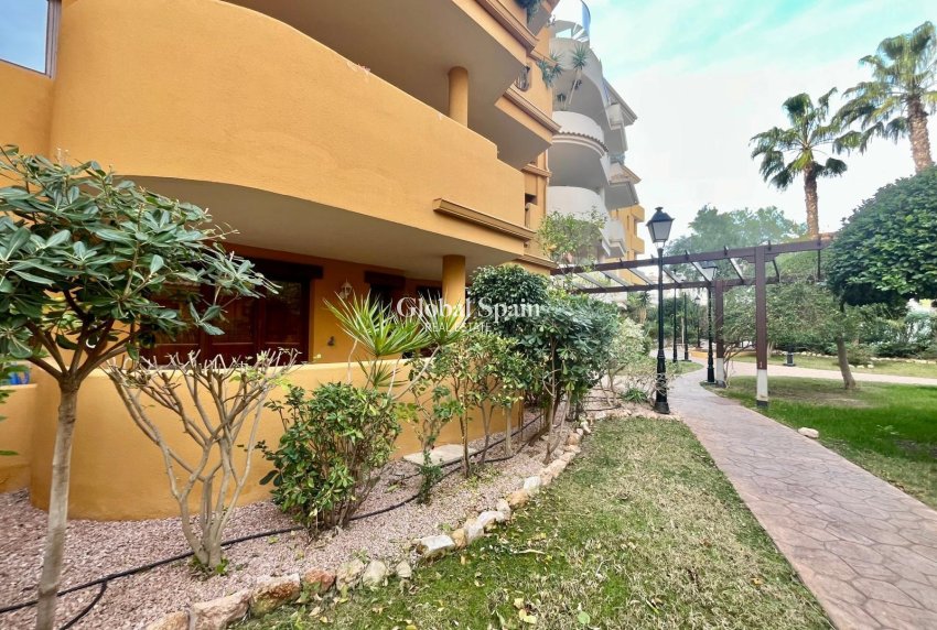 Wederverkoop - APPARTEMENT -
TORREVIEJA - Punta Prima