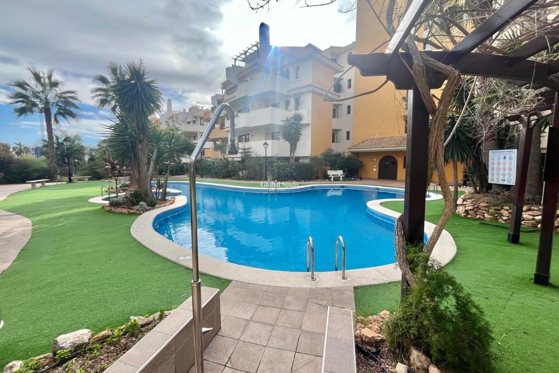 Wederverkoop - APPARTEMENT -
TORREVIEJA - Punta Prima