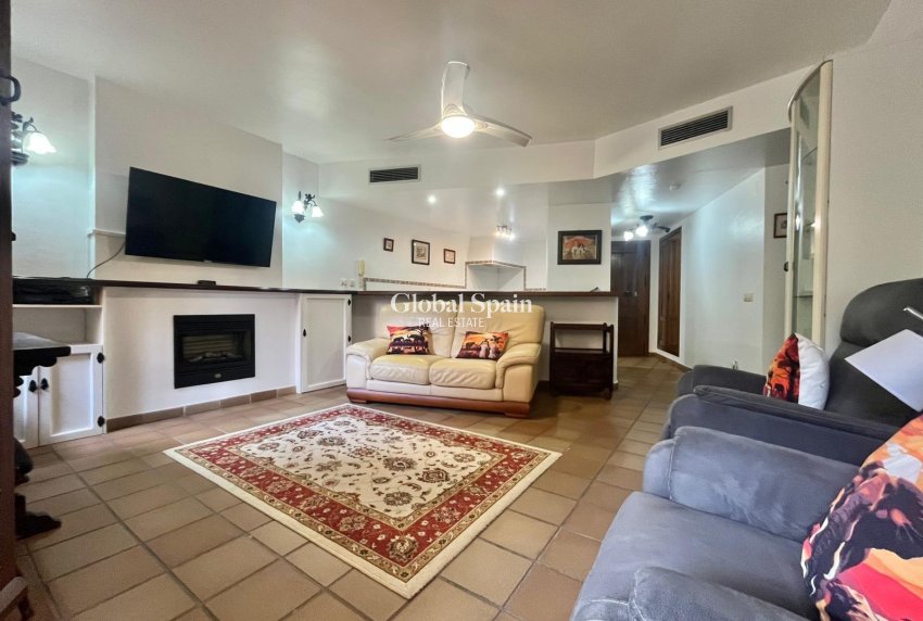 Wederverkoop - APPARTEMENT -
TORREVIEJA - Punta Prima