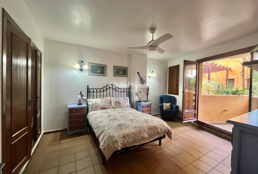 Wederverkoop - APPARTEMENT -
TORREVIEJA - Punta Prima
