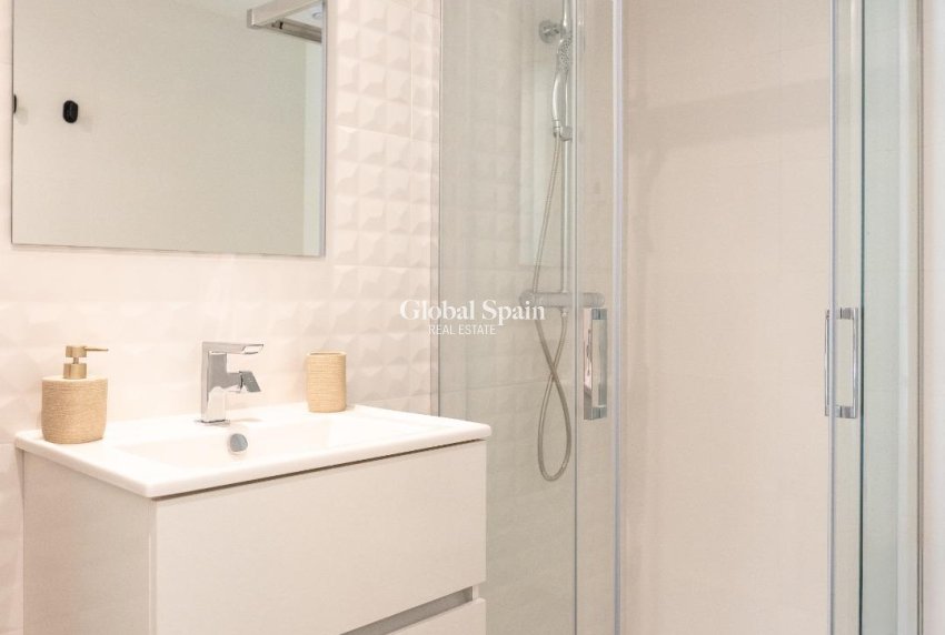 Wederverkoop - APPARTEMENT -
TORREVIEJA - Punta Prima