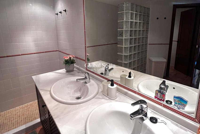 Wederverkoop - APPARTEMENT -
TORREVIEJA - Punta Prima
