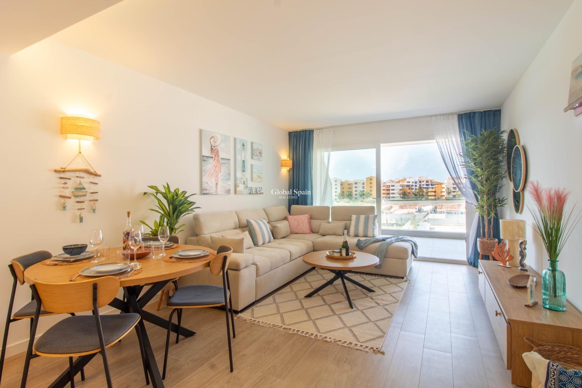 Wederverkoop - APPARTEMENT -
TORREVIEJA - Punta prima