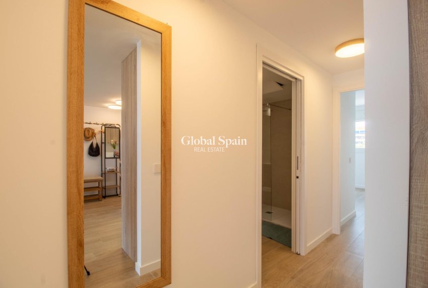 Wederverkoop - APPARTEMENT -
TORREVIEJA - Punta prima