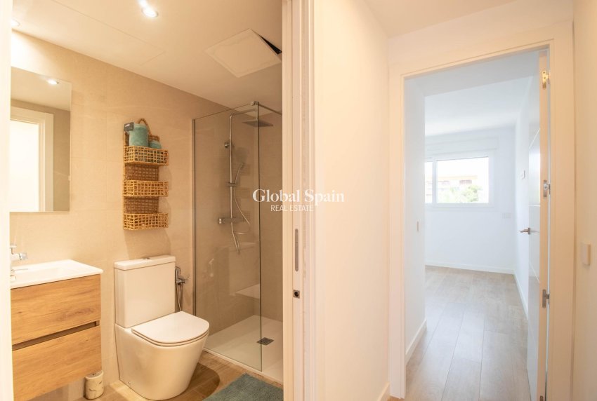 Wederverkoop - APPARTEMENT -
TORREVIEJA - Punta prima