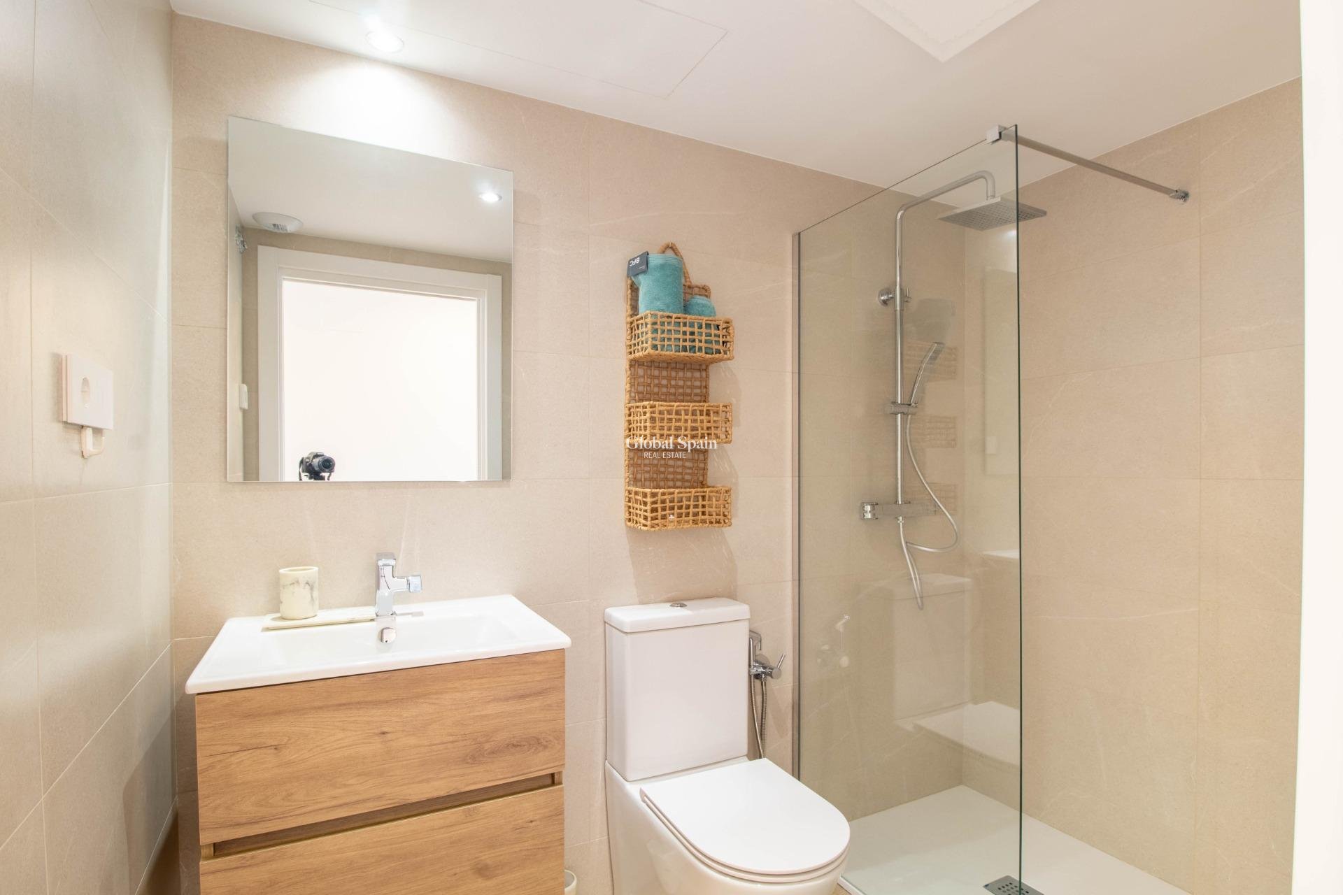 Wederverkoop - APPARTEMENT -
TORREVIEJA - Punta prima