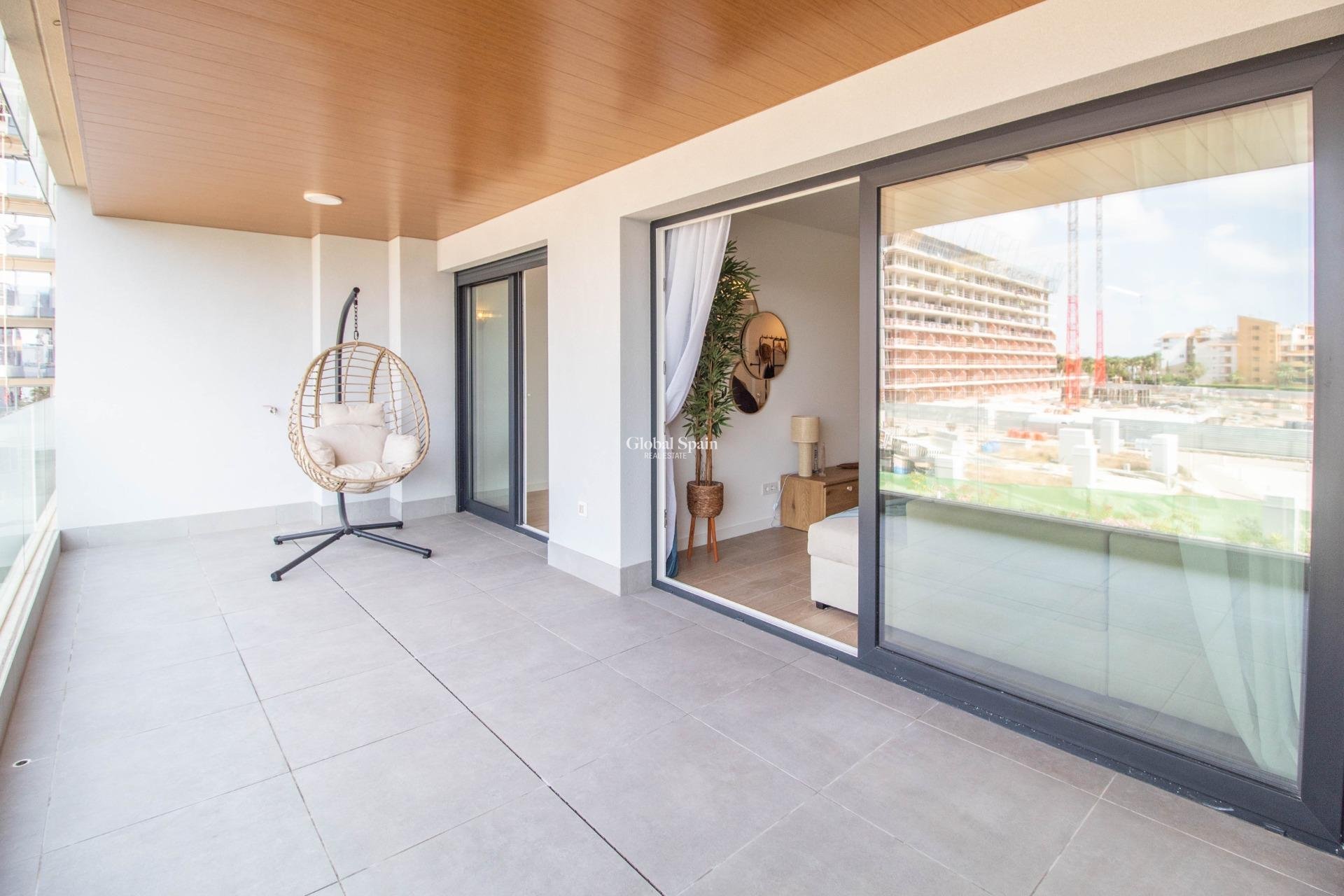 Wederverkoop - APPARTEMENT -
TORREVIEJA - Punta prima