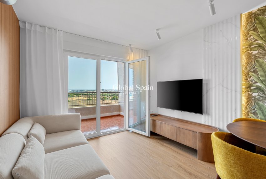 Wederverkoop - APPARTEMENT -
TORREVIEJA - Punta Prima