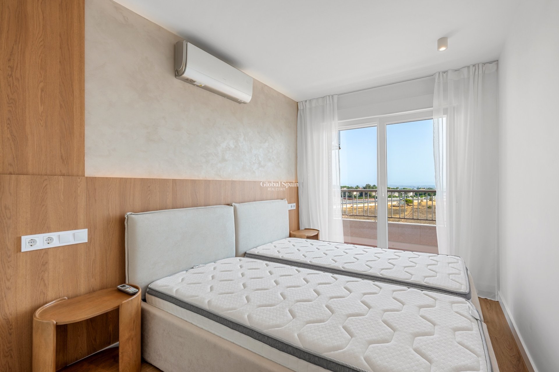 Wederverkoop - APPARTEMENT -
TORREVIEJA - Punta Prima
