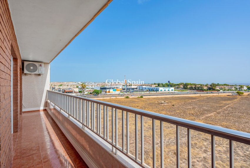 Wederverkoop - APPARTEMENT -
TORREVIEJA - Punta Prima