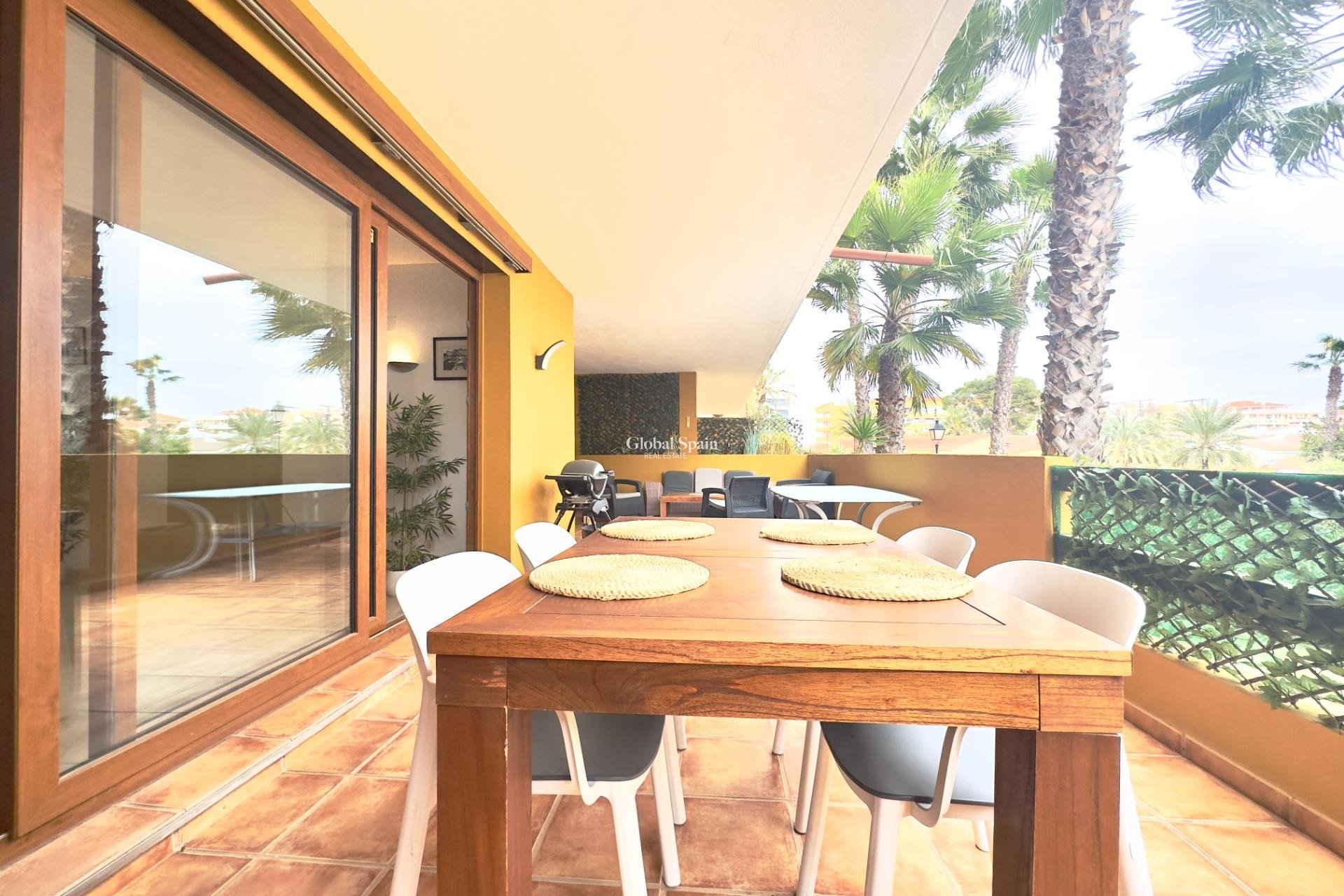 Wederverkoop - APPARTEMENT -
TORREVIEJA - Punta prima