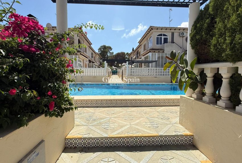 Wederverkoop - APPARTEMENT -
TORREVIEJA - Punta Prima
