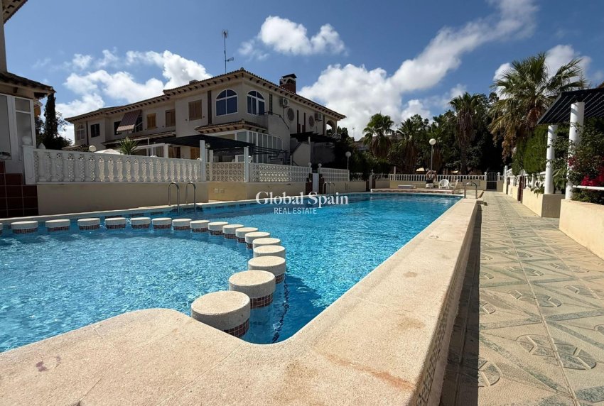 Wederverkoop - APPARTEMENT -
TORREVIEJA - Punta Prima