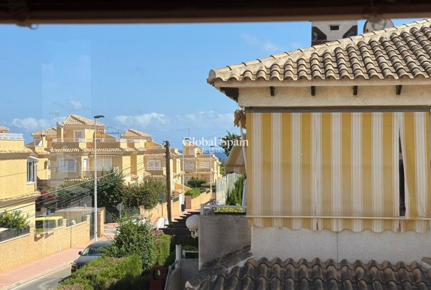 Wederverkoop - APPARTEMENT -
TORREVIEJA - Punta Prima