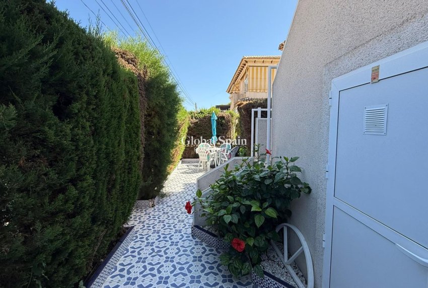 Wederverkoop - APPARTEMENT -
TORREVIEJA - Punta Prima