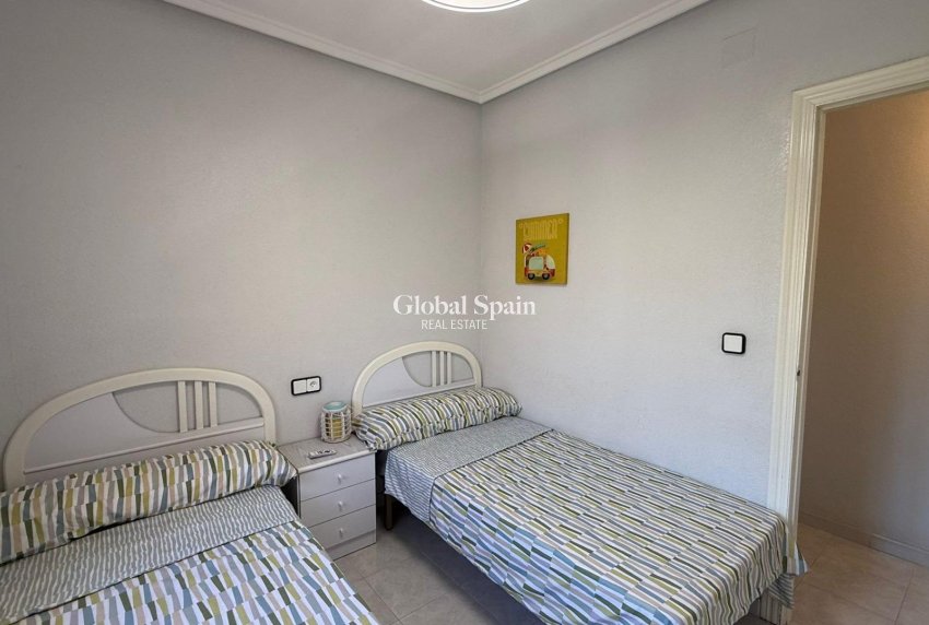 Wederverkoop - APPARTEMENT -
TORREVIEJA - Punta Prima