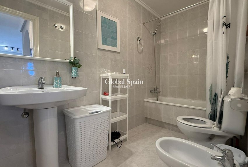 Wederverkoop - APPARTEMENT -
TORREVIEJA - Punta Prima