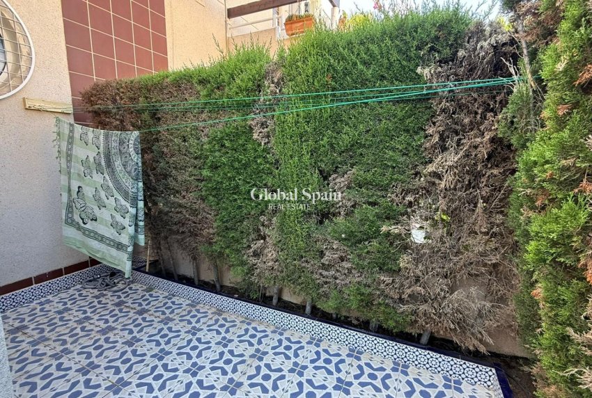 Wederverkoop - APPARTEMENT -
TORREVIEJA - Punta Prima
