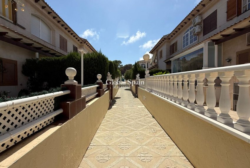 Wederverkoop - APPARTEMENT -
TORREVIEJA - Punta Prima
