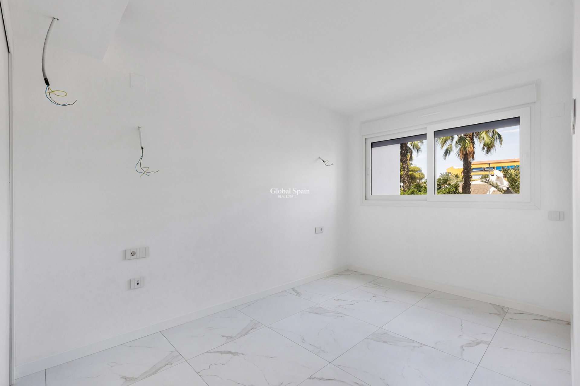 Wederverkoop - APPARTEMENT -
TORREVIEJA - Punta Prima