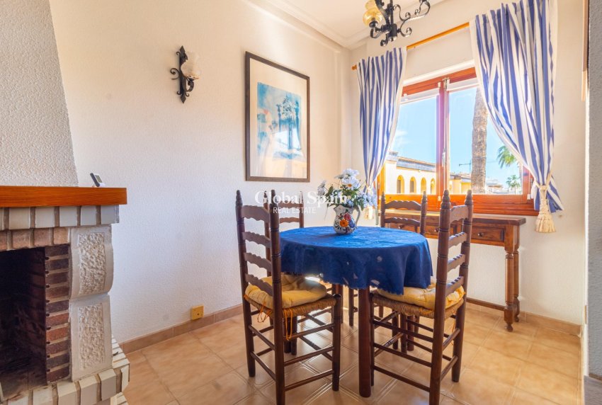 Wederverkoop - Appartement -
TORREVIEJA - Punta prima