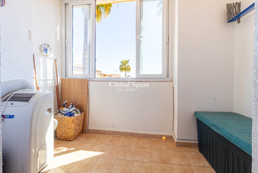 Wederverkoop - Appartement -
TORREVIEJA - Punta prima