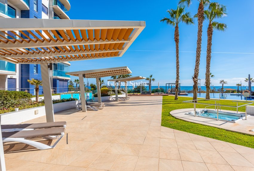 Wederverkoop - Appartement -
TORREVIEJA - Punta Prima