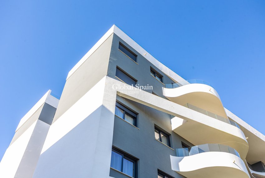 Wederverkoop - APPARTEMENT -
TORREVIEJA - Rocio del Mar