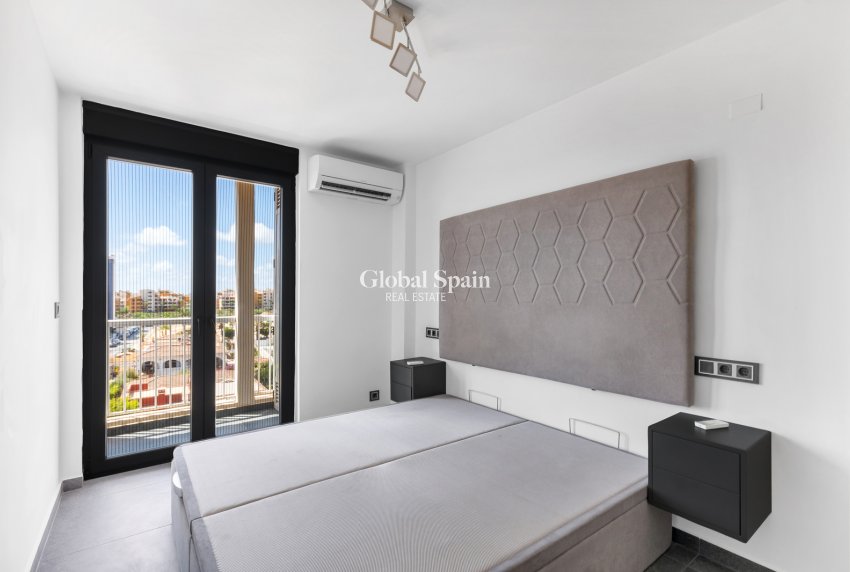 Wederverkoop - APPARTEMENT -
TORREVIEJA - Rocio del Mar