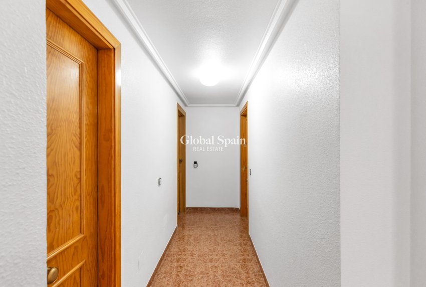 Wederverkoop - APPARTEMENT -
TORREVIEJA - Rocio del Mar