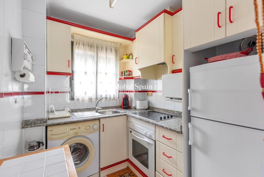 Wederverkoop - APPARTEMENT -
TORREVIEJA - Rocio del Mar