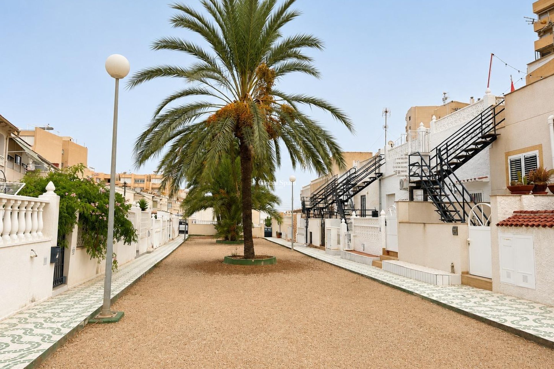 Wederverkoop - APPARTEMENT -
TORREVIEJA - Torre del moro