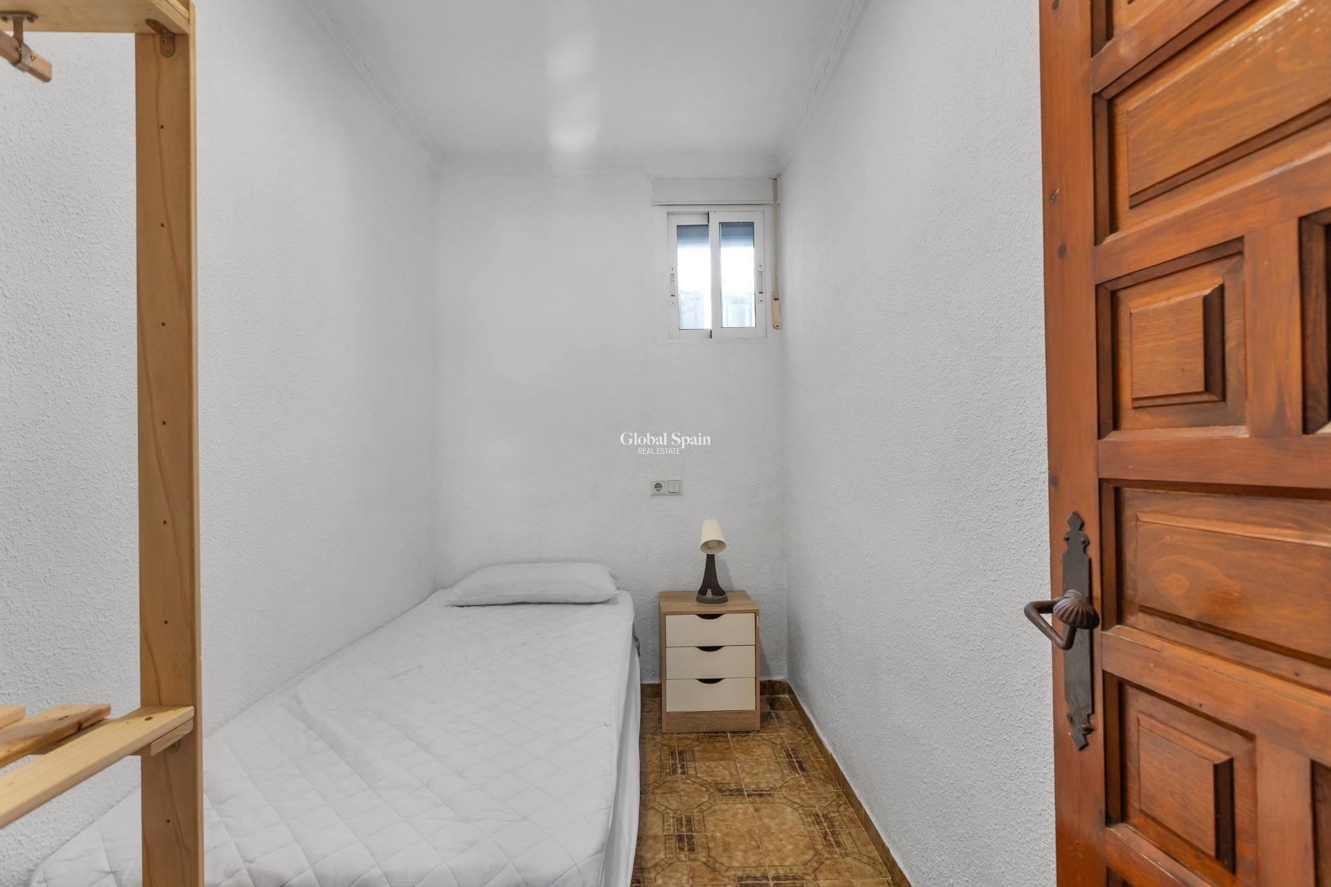 Wederverkoop - APPARTEMENT -
TORREVIEJA - Torre del moro