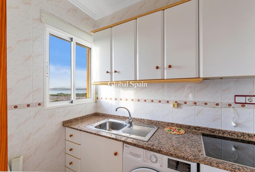 Wederverkoop - APPARTEMENT -
TORREVIEJA - Torreblanca