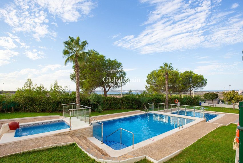 Wederverkoop - APPARTEMENT -
TORREVIEJA - Torreblanca