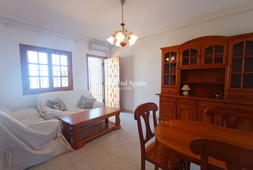 Wederverkoop - Appartement -
TORREVIEJA - Torreblanca