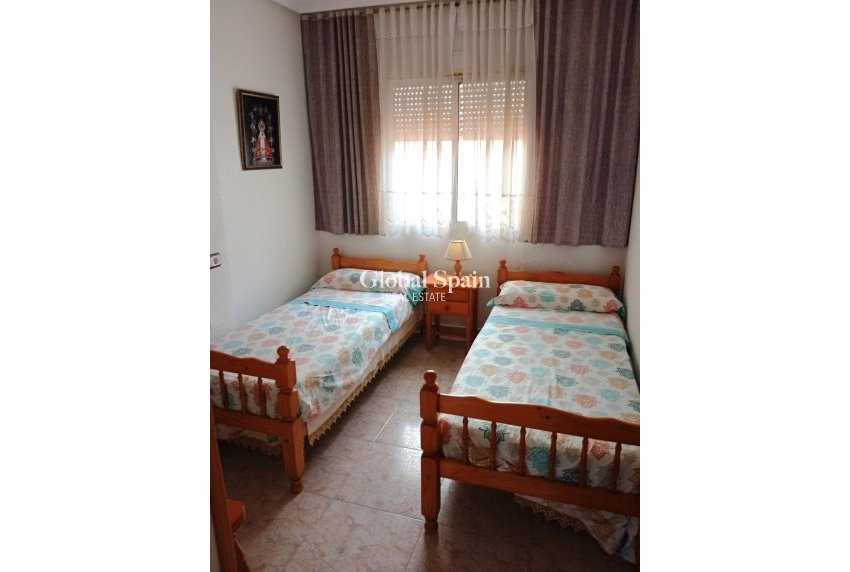 Wederverkoop - APPARTEMENT -
TORREVIEJA - Torreblanca