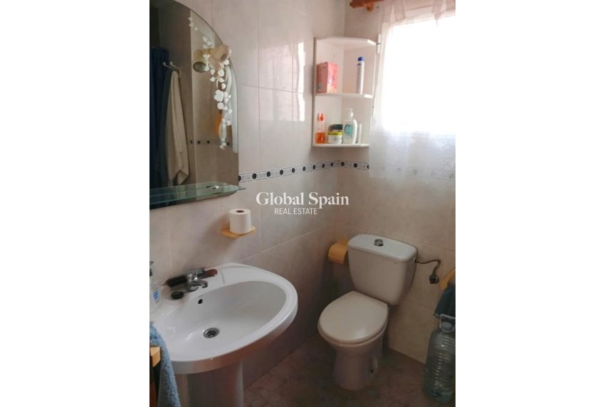 Wederverkoop - APPARTEMENT -
TORREVIEJA - Torreblanca