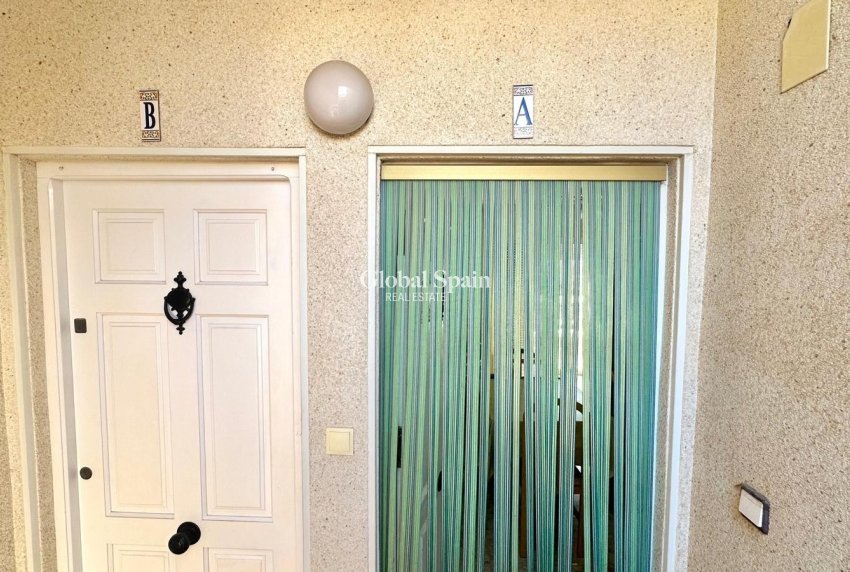 Wederverkoop - APPARTEMENT -
TORREVIEJA - Torreblanca