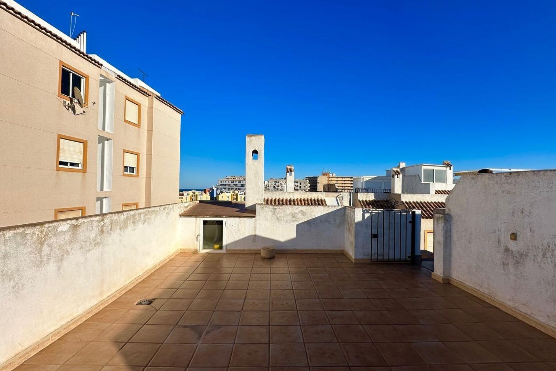 Wederverkoop - APPARTEMENT -
TORREVIEJA - Torreblanca