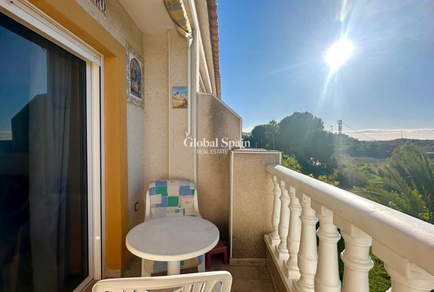 Wederverkoop - APPARTEMENT -
TORREVIEJA - Torreblanca