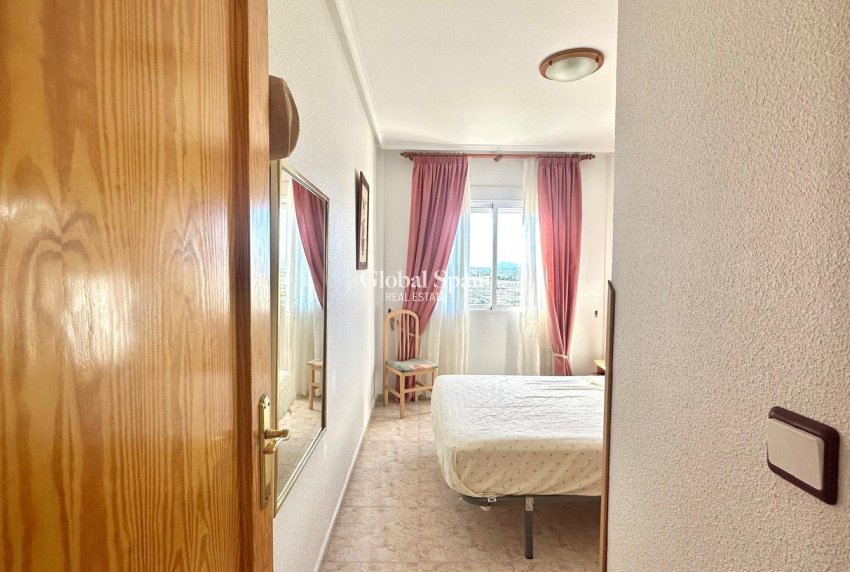 Wederverkoop - APPARTEMENT -
TORREVIEJA - Torreblanca