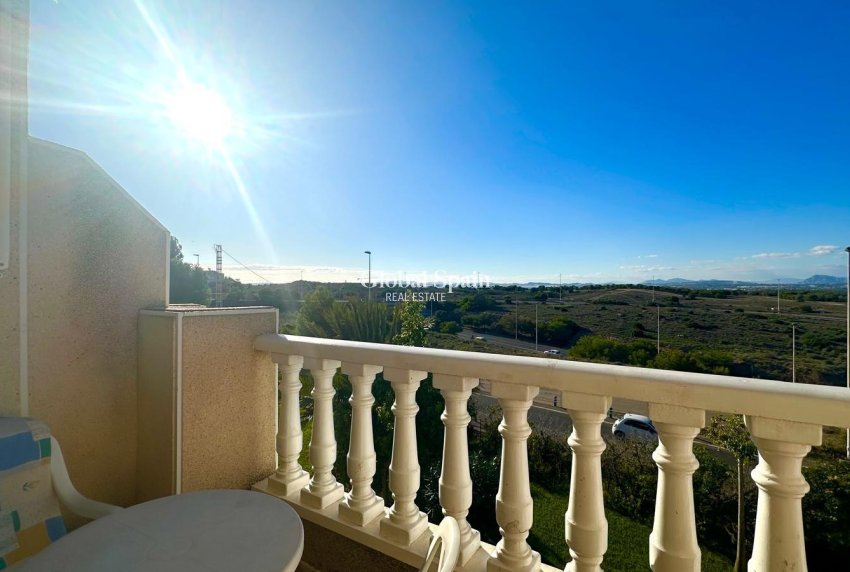 Wederverkoop - APPARTEMENT -
TORREVIEJA - Torreblanca