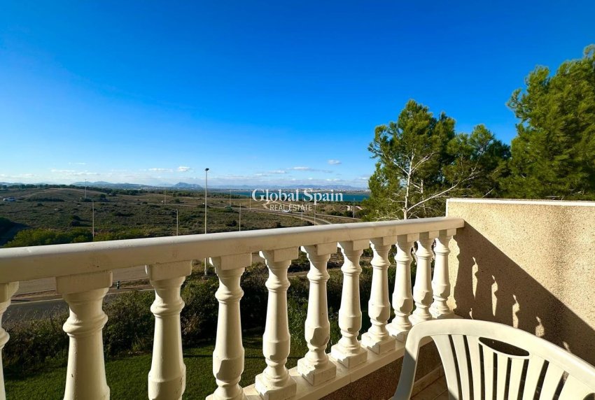 Wederverkoop - APPARTEMENT -
TORREVIEJA - Torreblanca