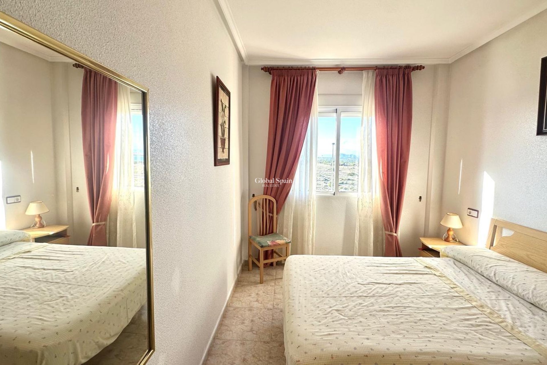 Wederverkoop - APPARTEMENT -
TORREVIEJA - Torreblanca