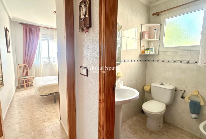 Wederverkoop - APPARTEMENT -
TORREVIEJA - Torreblanca