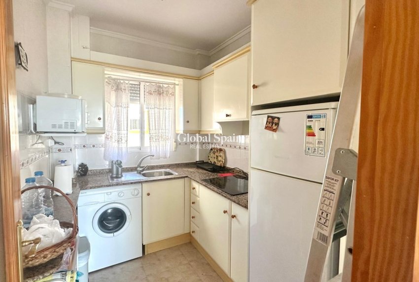 Wederverkoop - APPARTEMENT -
TORREVIEJA - Torreblanca